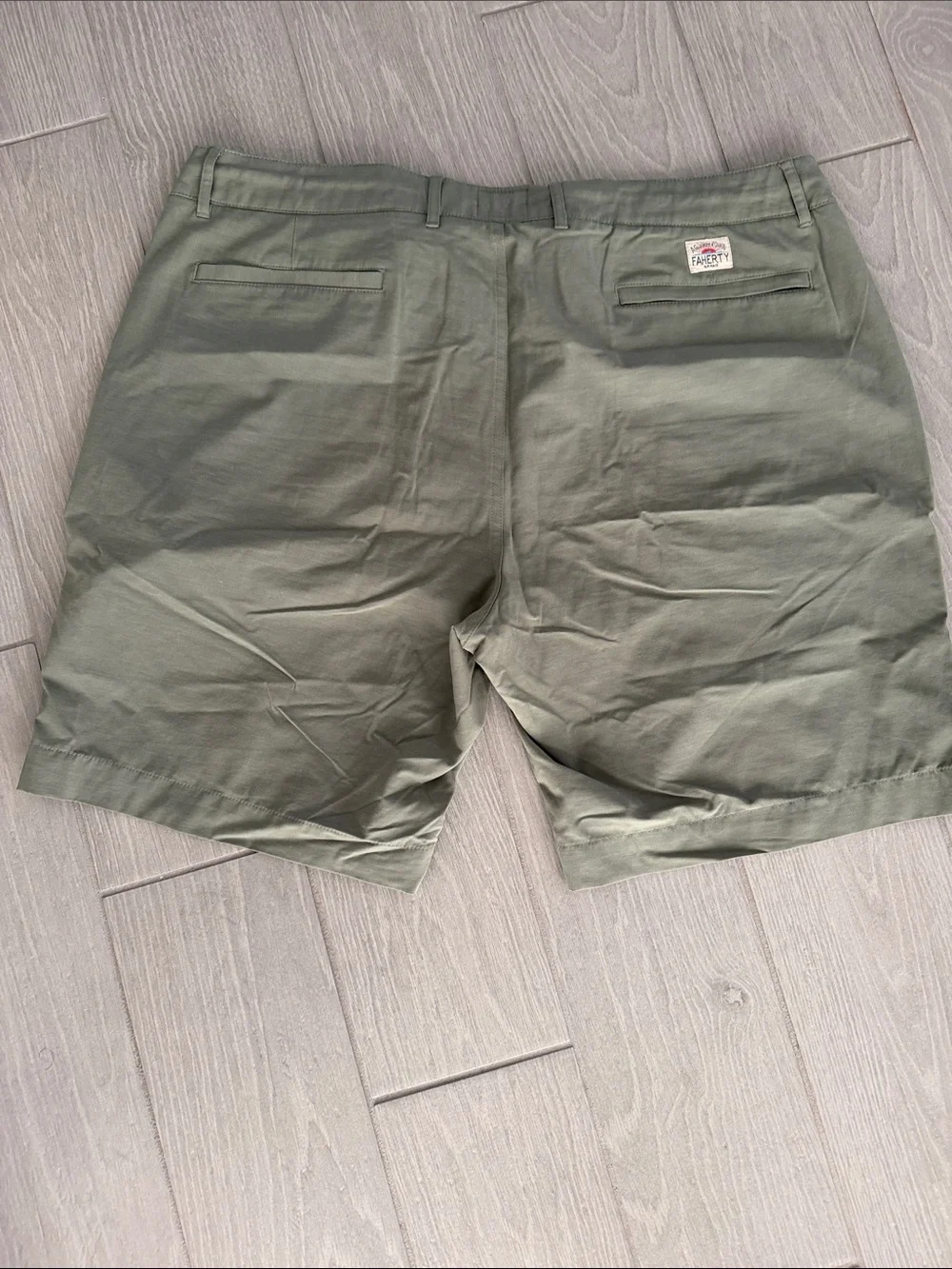 Faherty - Olive Green Men's Flat-Front Chino Shorts - size 42